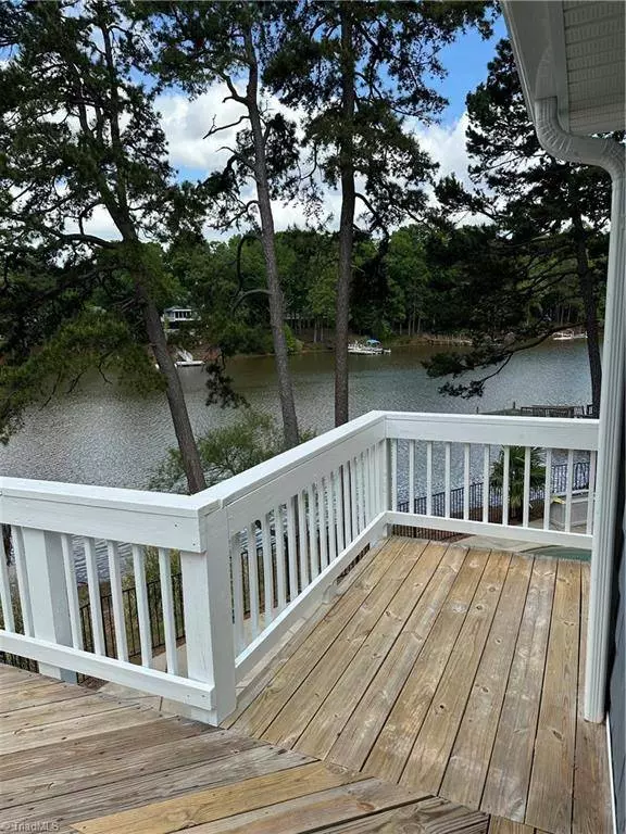 144 Golden Eagle LN, Lexington, NC 27292