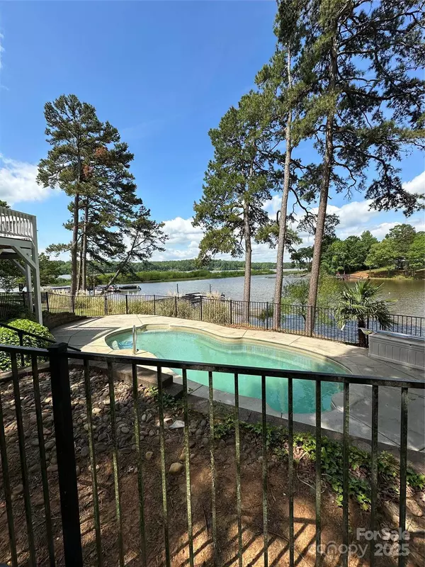 144 Golden Eagle LN, Lexington, NC 27292