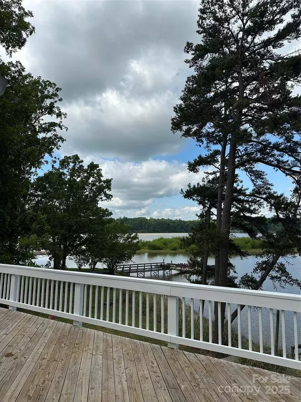 144 Golden Eagle LN, Lexington, NC 27292