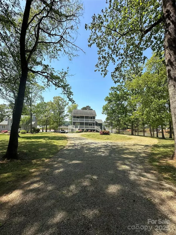 144 Golden Eagle LN, Lexington, NC 27292