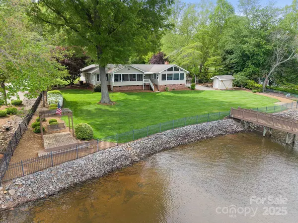 173 Riverwood RD, Mooresville, NC 28117