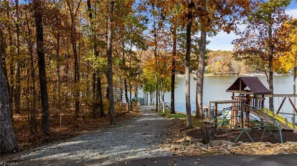 598 Mountain Shore DR, Denton, NC 27239