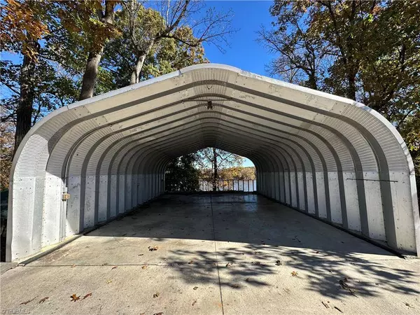 579 Riverview DR, Lexington, NC 27292