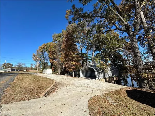 579 Riverview DR, Lexington, NC 27292