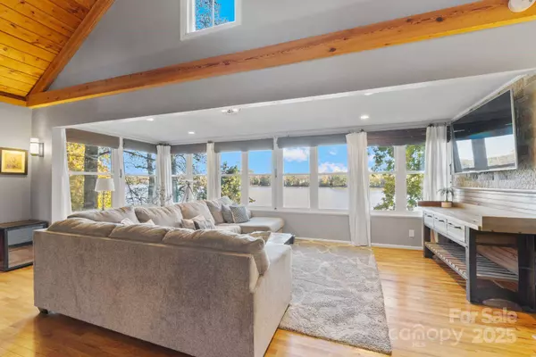 579 Riverview DR, Lexington, NC 27292