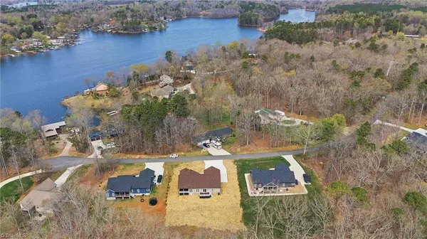 311 Marigold LN, Lexington, NC 27292