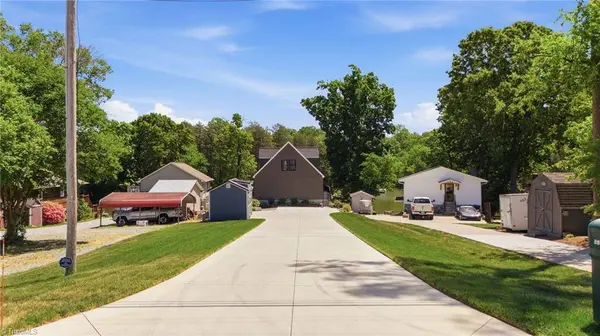 819 Hickory Point DR, Lexington, NC 27292