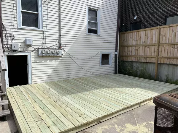 2812 S Grady Ct, Chicago, IL 60608