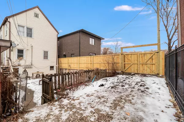 2812 S Grady Ct, Chicago, IL 60608