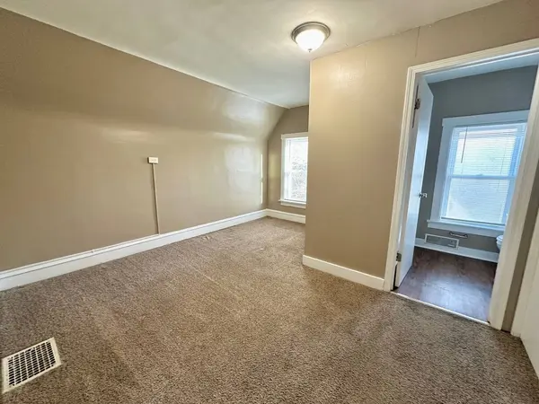 835 Oak Street, Elgin, IL 60123