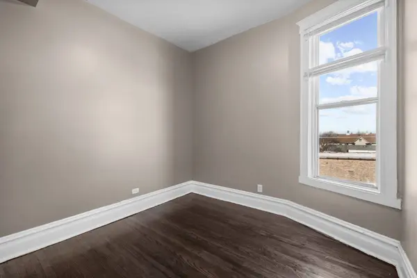 9710 S Avenue L Avenue, Chicago, IL 60617