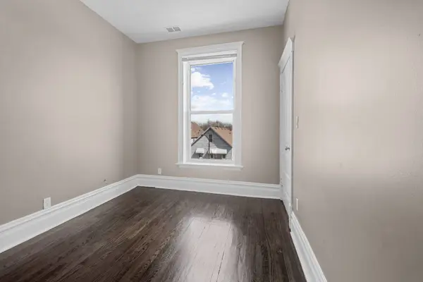 9710 S Avenue L Avenue, Chicago, IL 60617