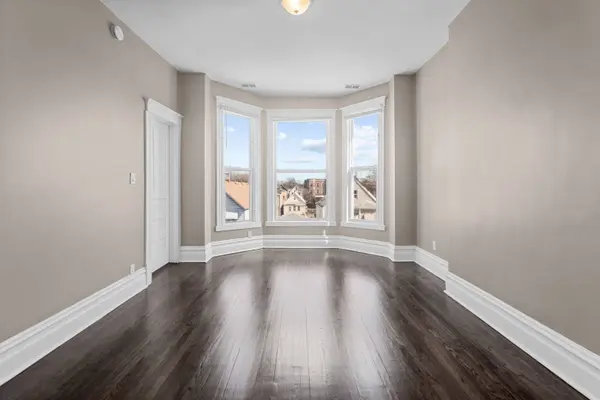 9710 S Avenue L Avenue, Chicago, IL 60617