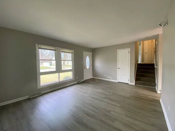 216 E Maple Drive, Glenwood, IL 60425