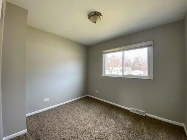 216 E Maple Drive, Glenwood, IL 60425