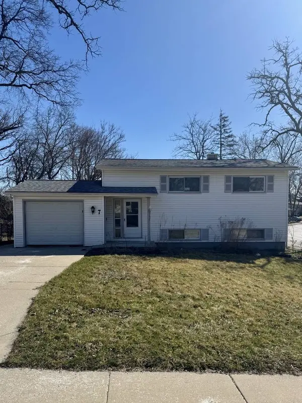 7 Timber Trail, Streamwood, IL 60107