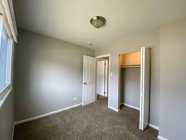 216 E Maple Drive, Glenwood, IL 60425