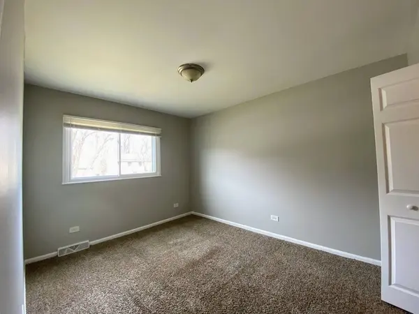 216 E Maple Drive, Glenwood, IL 60425