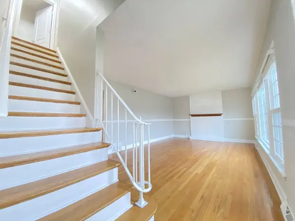 15941 Dobson Avenue, South Holland, IL 60473