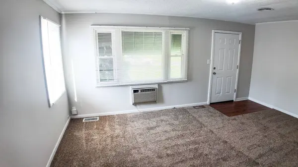 2821 S 11th Avenue, Broadview, IL 60155