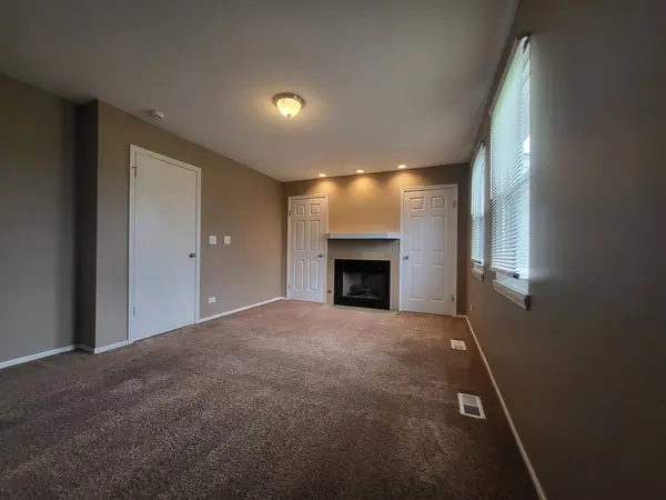 200 Rodenburg Road, Roselle, IL 60172