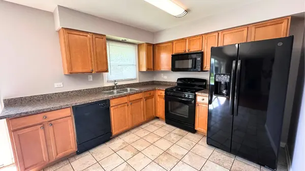 902 School Avenue, Matteson, IL 60443