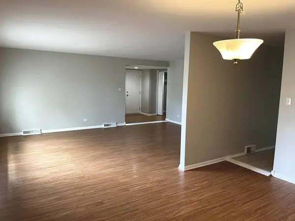 1041 W Iowa Street, Glenwood, IL 60425