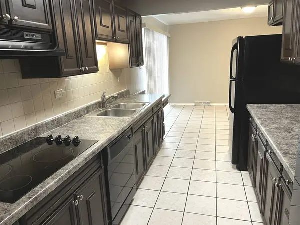 1041 W Iowa Street, Glenwood, IL 60425