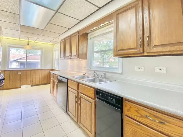 664 E 163rd Street, South Holland, IL 60473