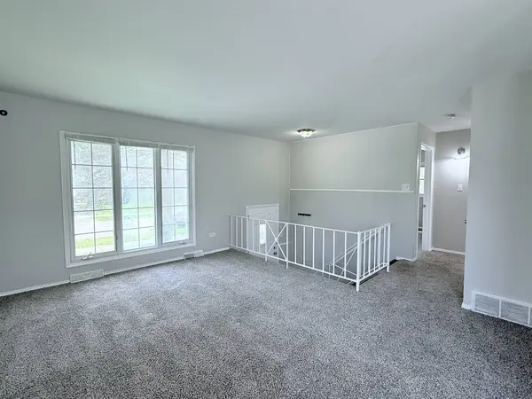 141 E Mulberry Drive, Glenwood, IL 60425