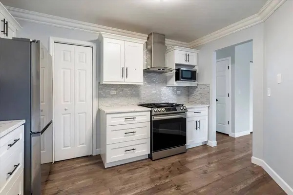 1300 Woodside Court #B2, Schaumburg, IL 60193