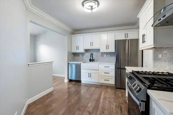 1300 Woodside Court #B2, Schaumburg, IL 60193