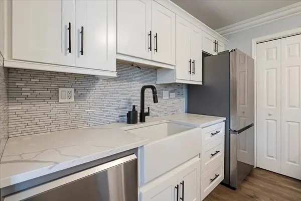 1300 Woodside Court #B2, Schaumburg, IL 60193