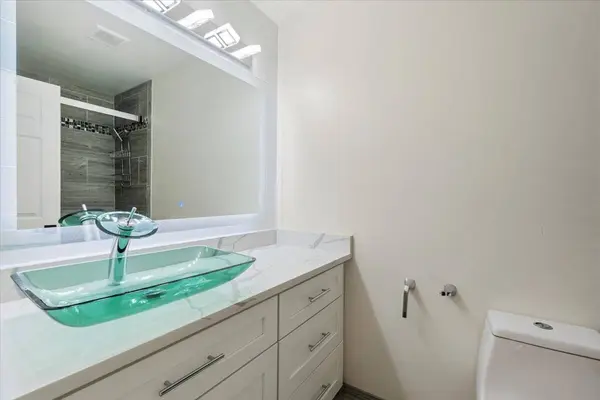 1300 Woodside Court #B2, Schaumburg, IL 60193