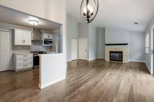 1300 Woodside Court #B2, Schaumburg, IL 60193