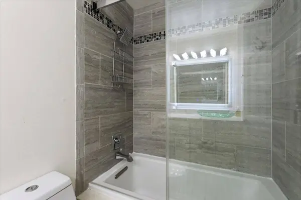 1300 Woodside Court #B2, Schaumburg, IL 60193