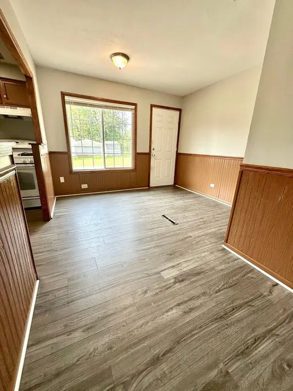 814 Spruce Court, Streamwood, IL 60107