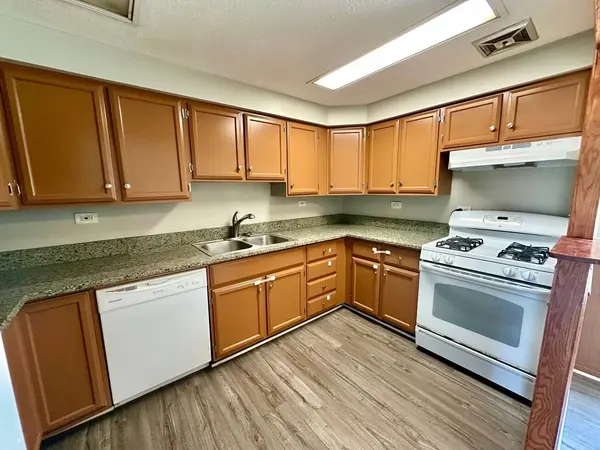 814 Spruce Court, Streamwood, IL 60107