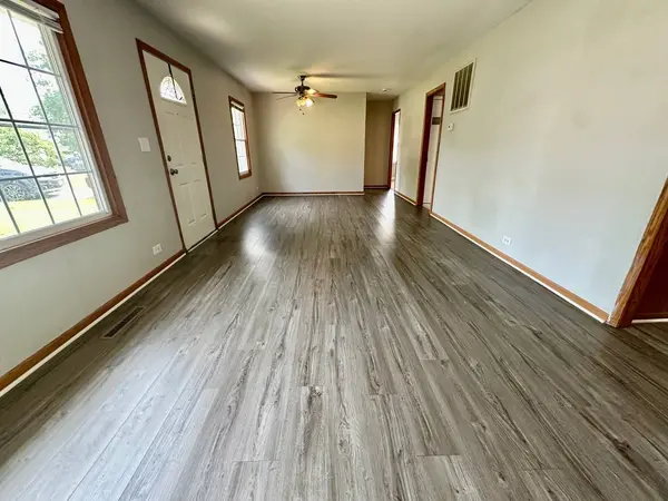 814 Spruce Court, Streamwood, IL 60107