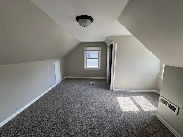 18052 Commercial Avenue, Lansing, IL 60438