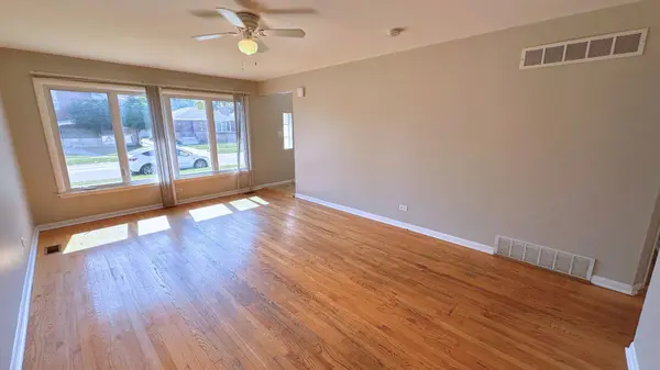 376 Luella Avenue, Calumet City, IL 60409
