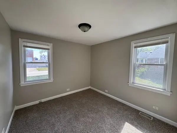 18052 Commercial Avenue, Lansing, IL 60438