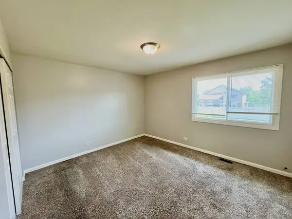 5741 Allemong Drive, Matteson, IL 60443