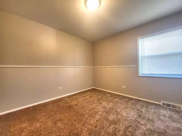 127 N Cedar Lane, Glenwood, IL 60425