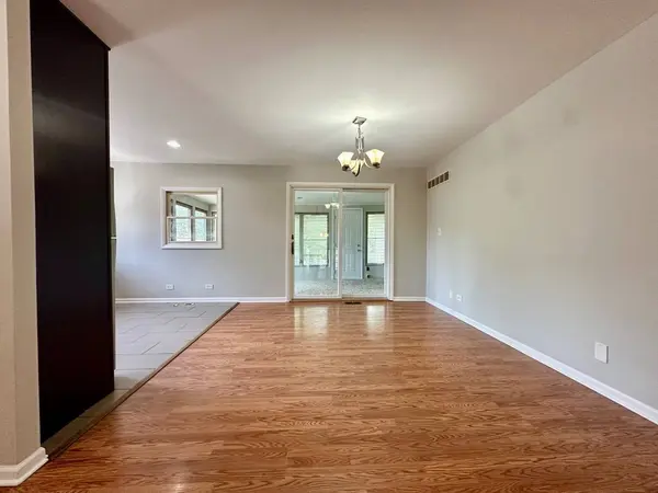 899 Carl Avenue, Elgin, IL 60120