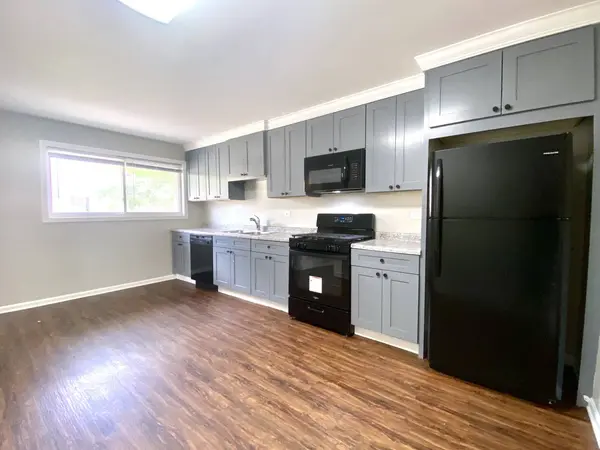 16009 Debbie Lane, South Holland, IL 60473