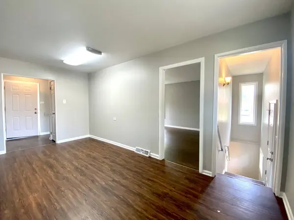 16009 Debbie Lane, South Holland, IL 60473