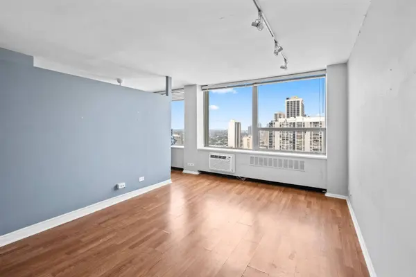 1360 N Sandburg Terrace #2704C, Chicago, IL 60610