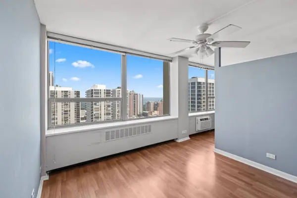1360 N Sandburg Terrace #2704C, Chicago, IL 60610
