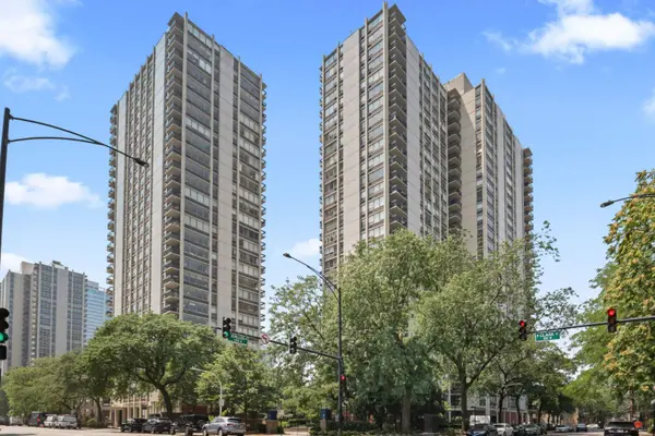 1360 N Sandburg Terrace #2704C, Chicago, IL 60610